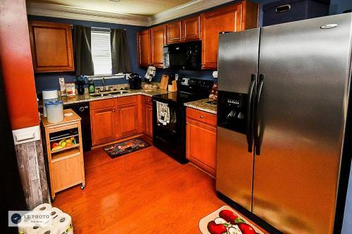 Cheerful 3 Bedroom Home With Pool