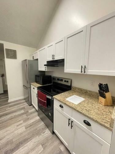 Paradise In Atl With Exciting Fun Room!