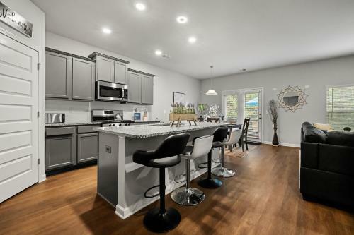Atlanta 6 Bedroom With Indoor Open Space And Pool Table