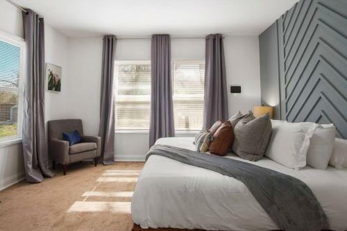 Charming 3br Bungalow W/ Deck Mins To Downtown