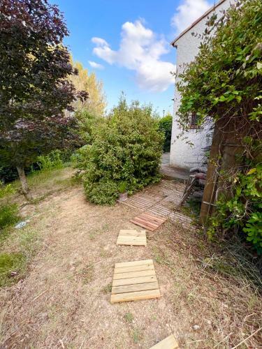 Apartamento T2 Avec Terrasse Arbor�e Proche Lourmarin