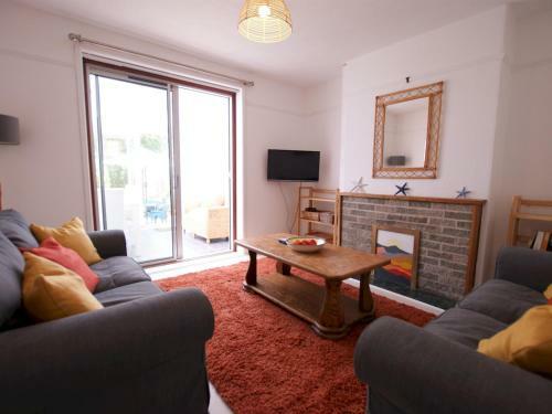 Pass The Keys Cheerful Seaside Home For 5 People