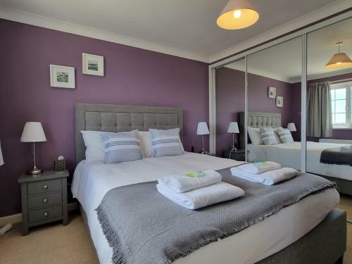 Pass The Keys Stunning Waterside Retreat With Estuary Views