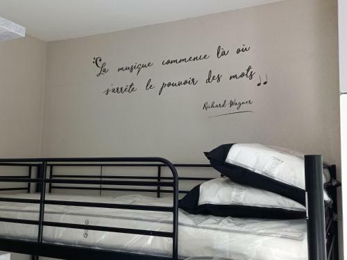 Apartamento Les Deux Ch�teaux Avec Piscine, Climatisation Et Wi-fi