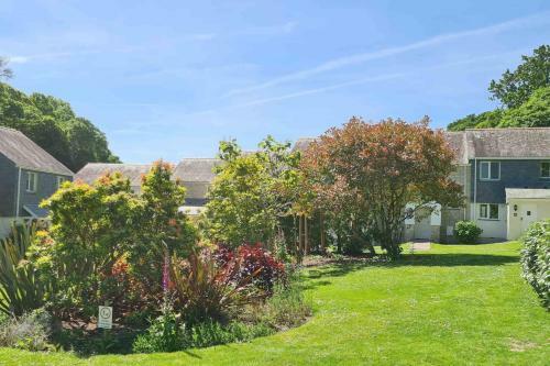 Primrose Cottage At Pendra Loweth