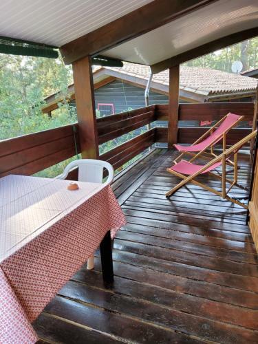Chalet Dans La Pin�de Entre Lac Et Oc�an