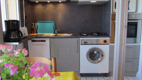 Apartment For 4 People Facing The Sea,