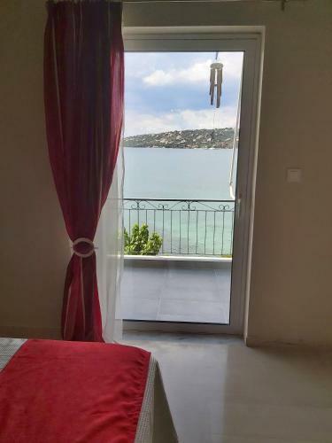 Orion Front Sea Apartment