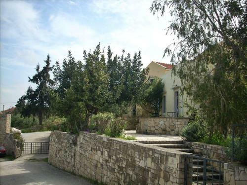 Heliopetra Studios Group Accomodation