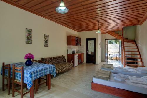 Heliopetra Studios Group Accomodation