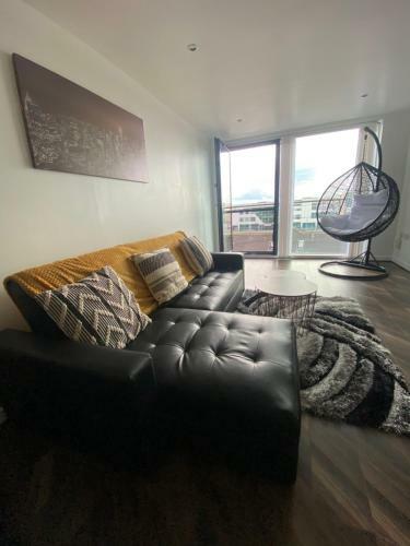 Secc/hydro Modern 6th Floor 2br Apartment, Great Views & Free Parking