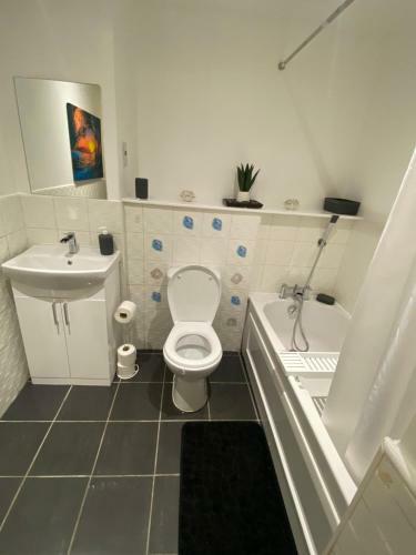 Secc/hydro Modern 6th Floor 2br Apartment, Great Views & Free Parking