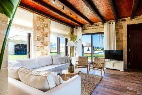 Villa Paralia Beachfront Residence