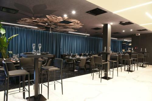 Demsi Palace Hotel & Restaurant