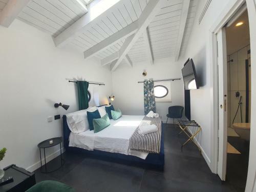 Hostal Belu - Fondi Holiday Rooms