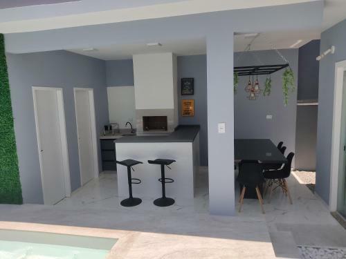 Luxuosa Casa Com Piscina Em S�o Francisco Do Sul