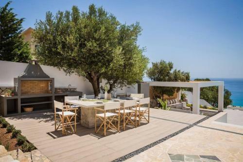Lourdas White Villa