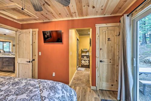Apartamento Rustic Condo Fireplace, 2 Mi To State Park!