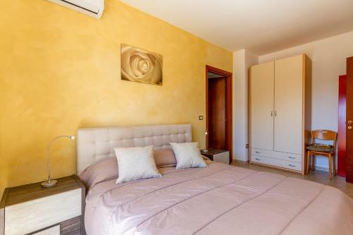Roomy Apartment With Terrace & Parking