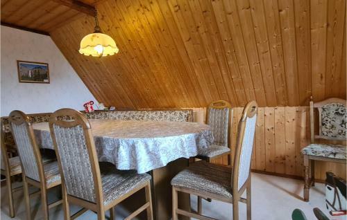 Awesome Apartment In Herrnhut Ot Ruppersdor With Wifi
