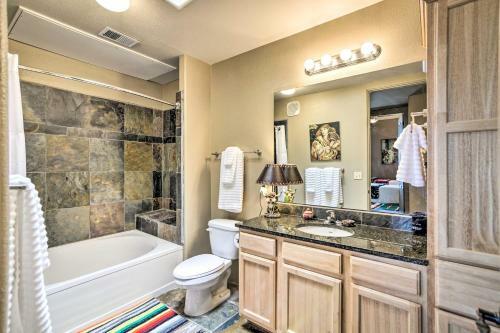 Apartamento Luxurious Santa Fe Retreat With Community Pool!