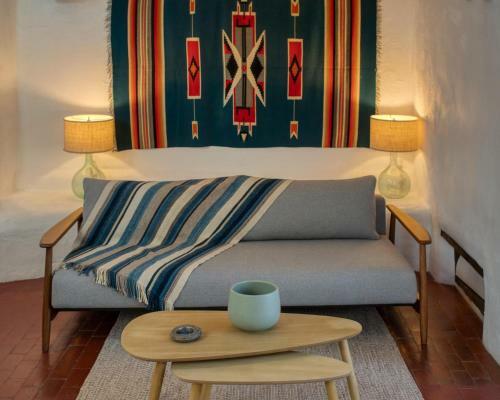 384 Calle Loma Norte