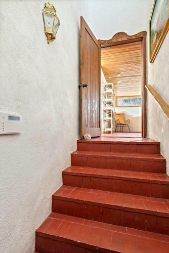 384 Calle Loma Norte