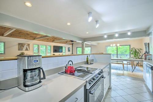 Hudson Valley Home With Lake Views And Kayaks