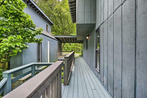Hudson Valley Home With Lake Views And Kayaks