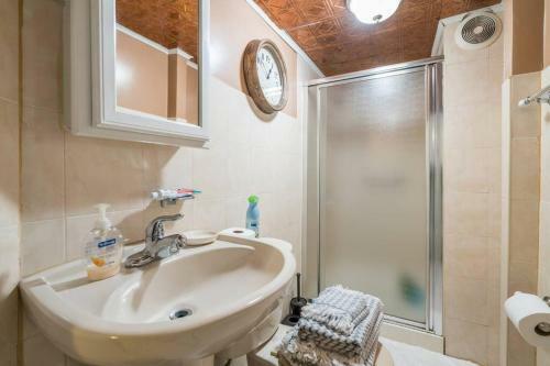 352 New York Cozy, 1 Bedroom Brownstone Apt