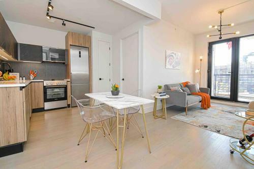 Apartamento 510/512 Brooklyn Luxury Duplex (2 Apts) Pets & Parking!