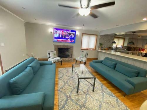 Beautiful 4 Bedroom House With Pool