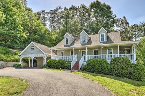 Tree-lined Firefly Hideaway Leicester Home!