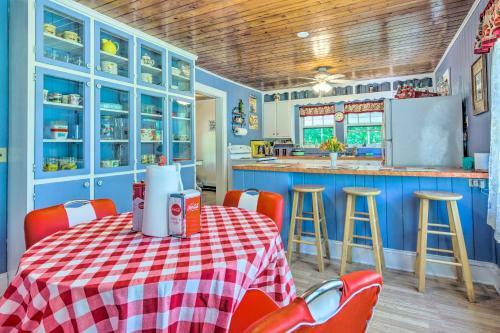 Lake Lure Cottage With Entertainment Backyard!