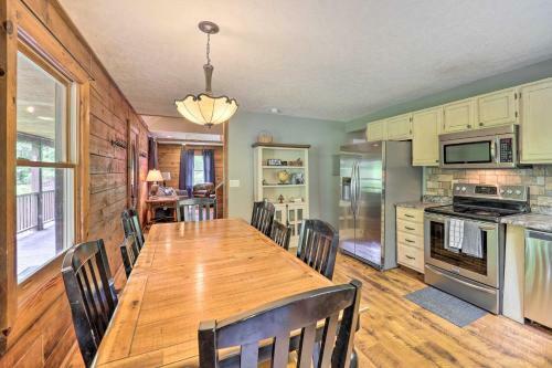 Cozy Newland Cabin With Deck, Fire Pit And Grill!