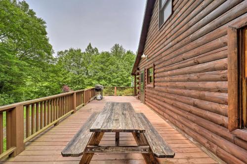 Cozy Newland Cabin With Deck, Fire Pit And Grill!