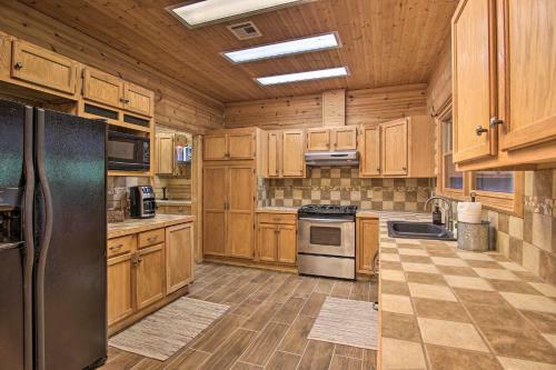Hilltop Hideaway Vian Cabin With Covered Deck!