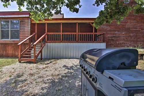 Hilltop Hideaway Vian Cabin With Covered Deck!