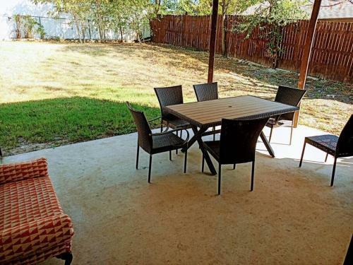 Cozy Home Near Stockyards Fort Worth