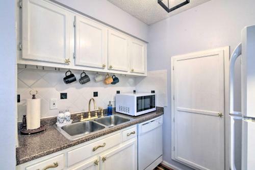 Apartamento Vibrant Seabrook Condo With Waterfront Pool!
