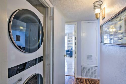 Apartamento Vibrant Seabrook Condo With Waterfront Pool!