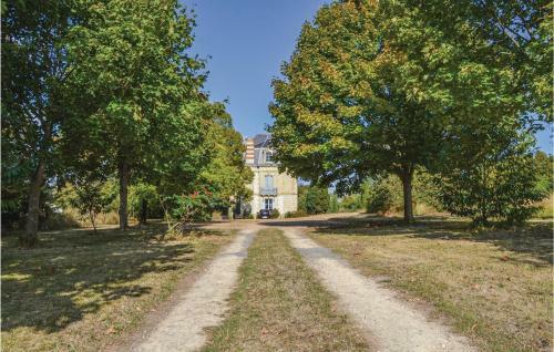 Beautiful Home In Mouterre-silly With Wifi And 3 Bedrooms