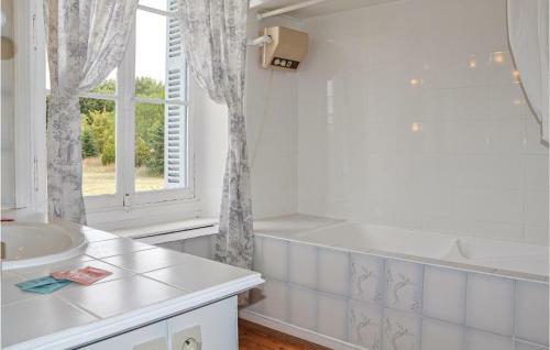 Beautiful Home In Mouterre-silly With Wifi And 3 Bedrooms