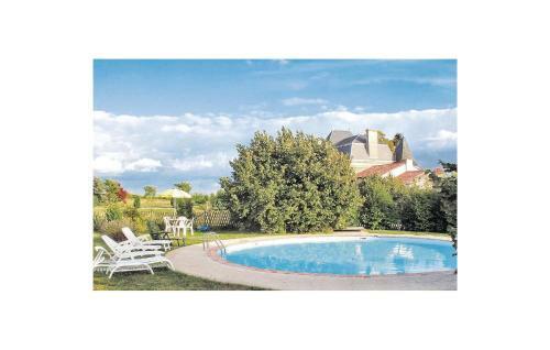 Beautiful Home In Mouterre-silly With Wifi And 3 Bedrooms