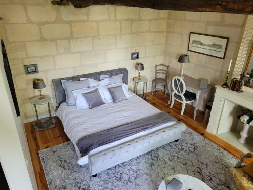 4 Bedrooms In A Charming House With Swimming Pool