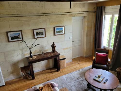 4 Bedrooms In A Charming House With Swimming Pool