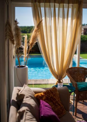 4 Bedrooms In A Charming House With Swimming Pool