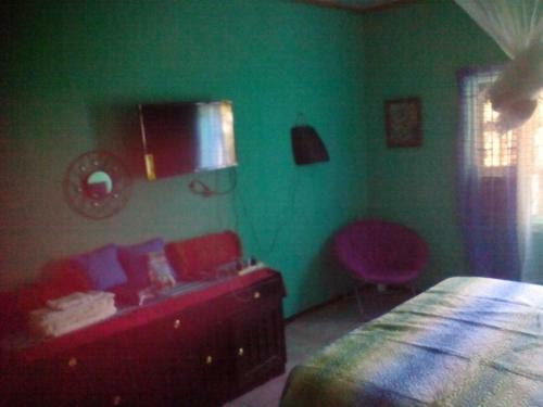 Buckingham Villa & Suites@cozy Room # 2-a/c