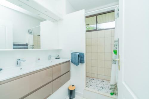 The Sunny Apartment In Mahina Wpool