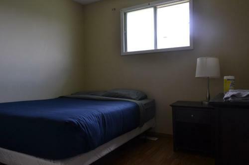 Apartamento 3-bedroom Half Duplex Main Floor Suite